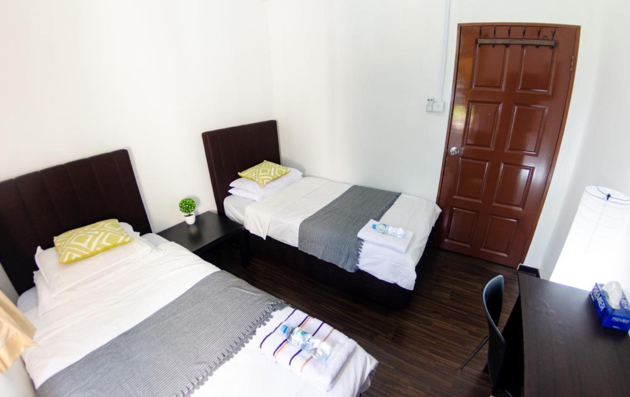 Poni Homestay Muara Exterior foto
